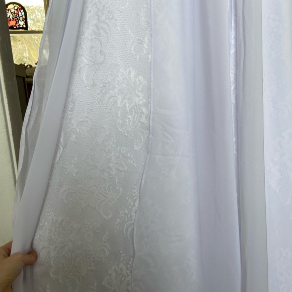 Wedding dress - Picture 4 of 6